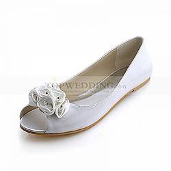 Woman of Many Roles: Peep Toes Bridal Flats Giveaway