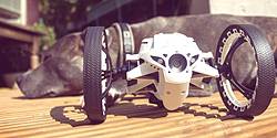 MakeUseOf Parrot Jumping Sumo Minidrone Giveaway