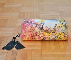 Mimi and Chichi: Ted Baker Make Up Case Giveaway