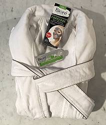 ExtraTV Win It! a Bioré Charcoal Self Heating One Minute Mask & Frette Robe Giveaway