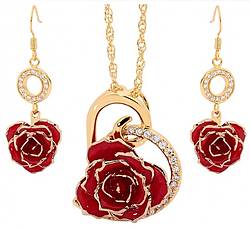 Making of a Mom: Red Heart Themed Pendant & Earring Set Giveaway