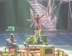Making of a Mom: Cirque Du Soleil CRYSTAL 4 Pack of Tickets Giveaway