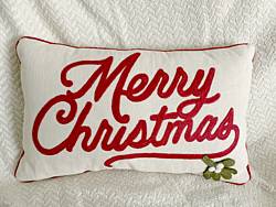 Yeewittlethings: Hallmark Merry Christmas Pillow Giveaway