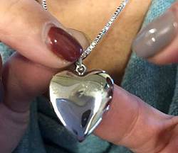 Mommyhood Chronicles: PicturesonGold Personalized Necklace Locket Giveaway